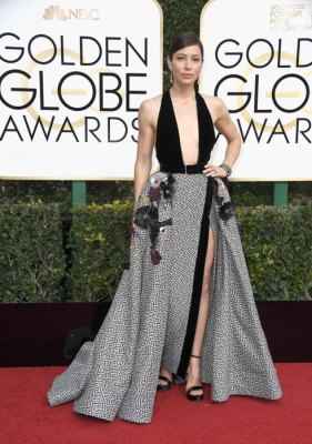2017-golden-globes-jessica-b
